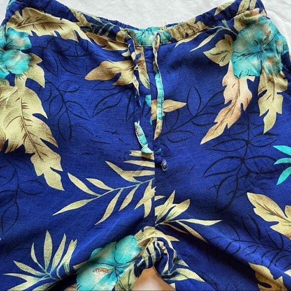 White Stag Petite Medium Capris blue/green/tan floral front pockets - Picture 6 of 6